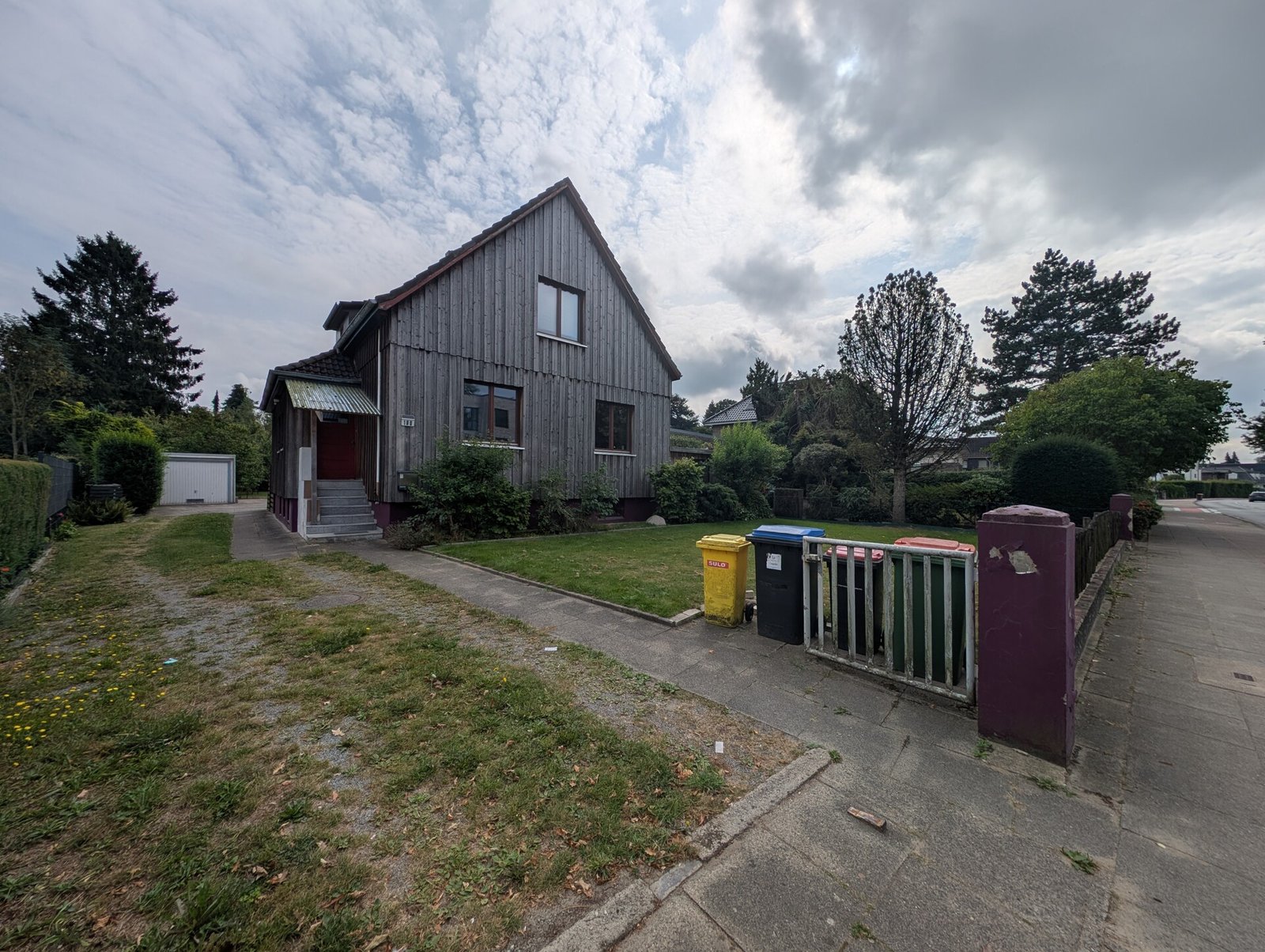 Auffahrt zum Grundstück